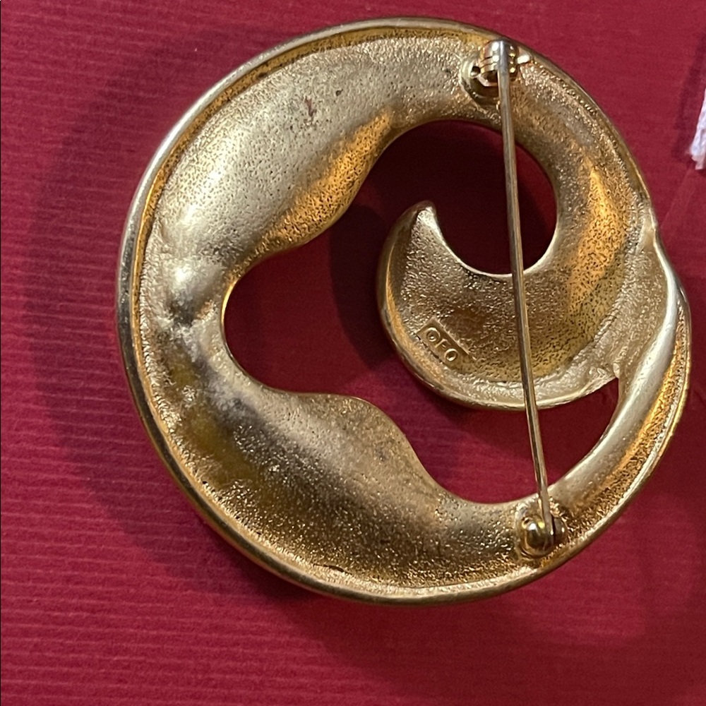 Vintage Gold Swirl Brooch - Sculptural Pin - Picture 2 of 2
